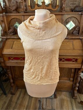 100% silk gorgeous knit top